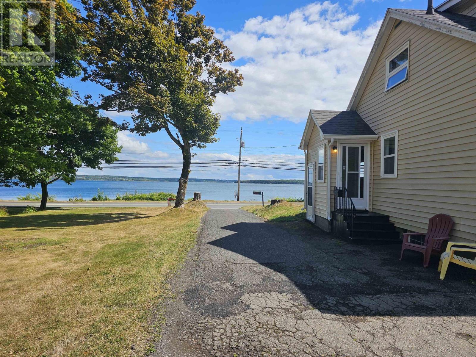 92 Queen Street, North Sydney, Nova Scotia  B2A 1A6 - Photo 4 - 202521204