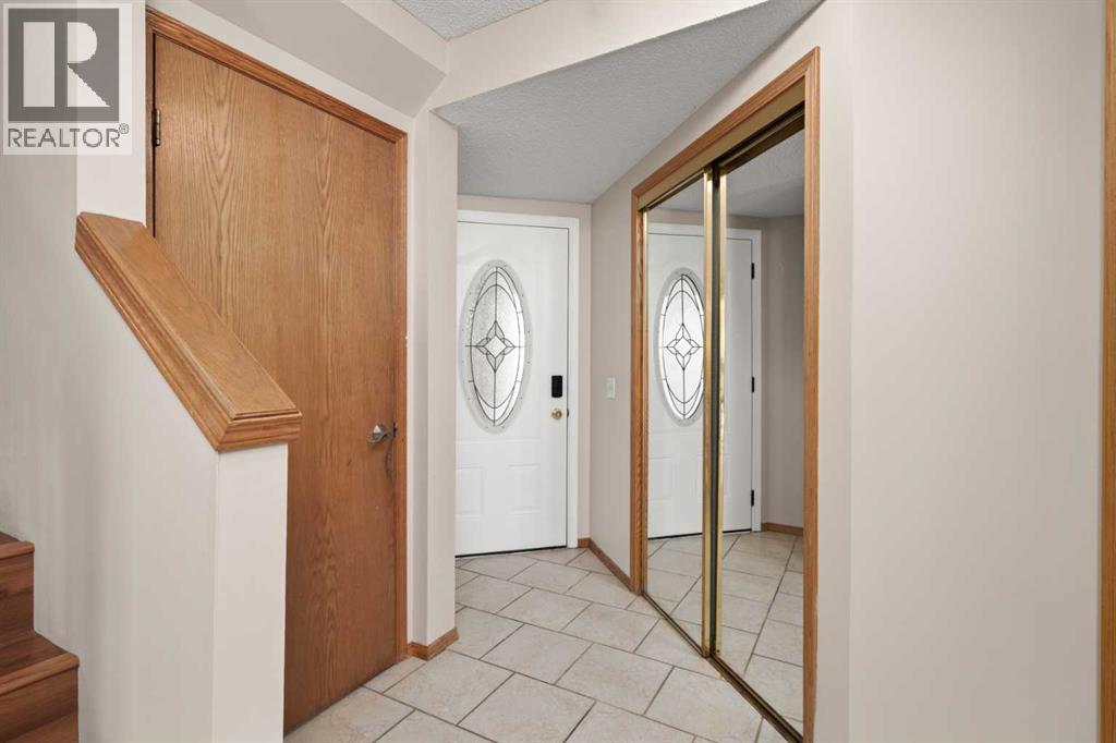 24 Riverside Crescent Se, Calgary, Alberta  t2c 3y1 - Photo 2 - A2259058