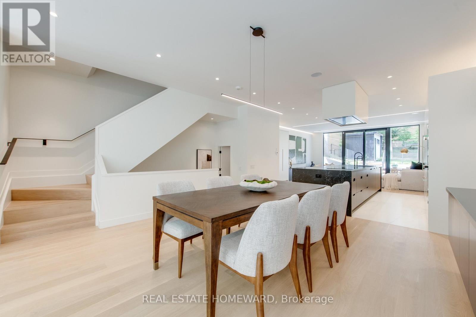 174 Kenilworth Avenue, Toronto, Ontario  M4L 3S6 - Photo 8 - E12485044