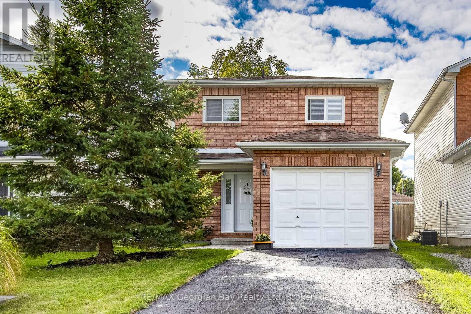 319 ELLEN STREET, Midland, Ontario