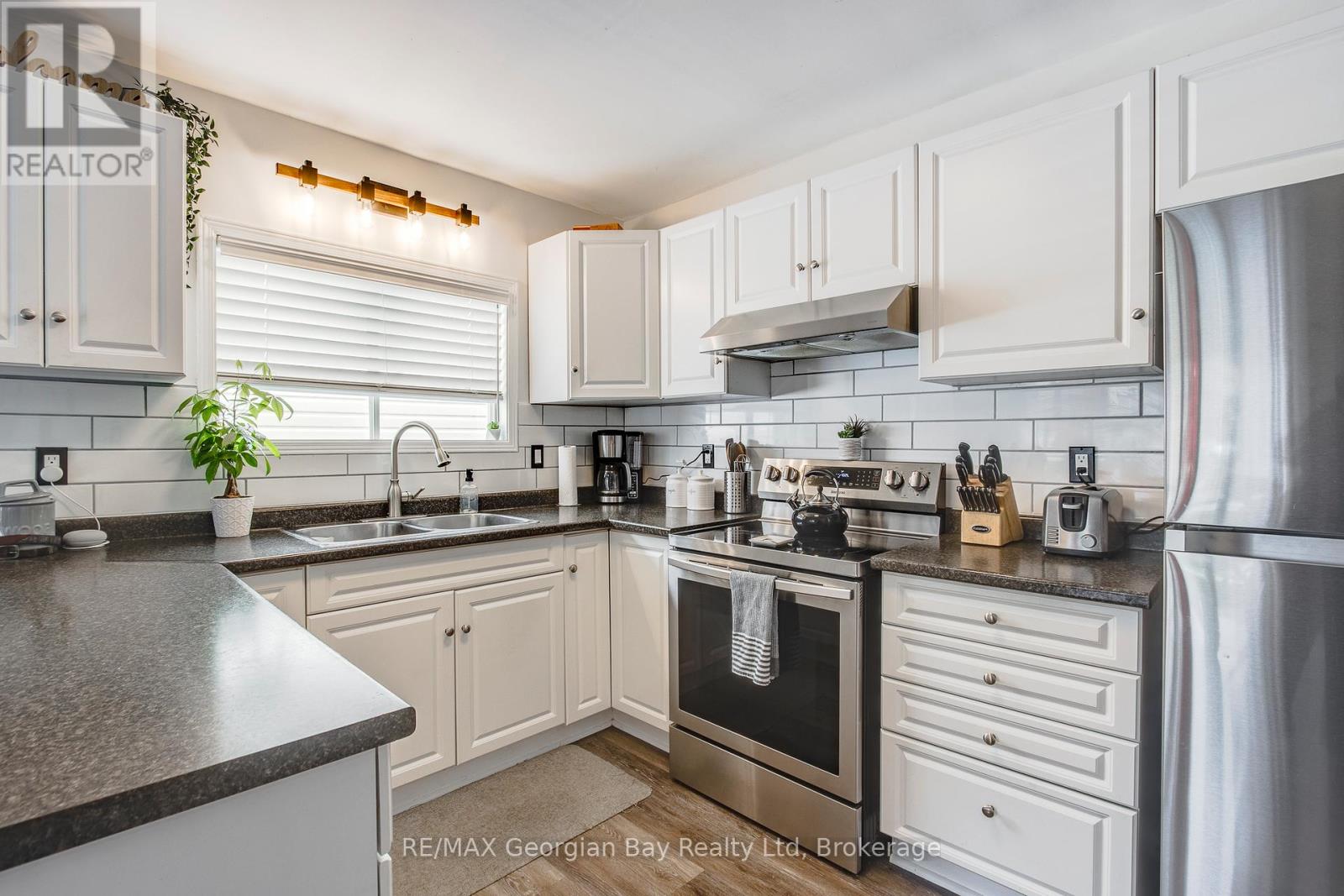 319 Ellen Street, Midland, Ontario L4R 2H1 - Photo 9 - S12509710