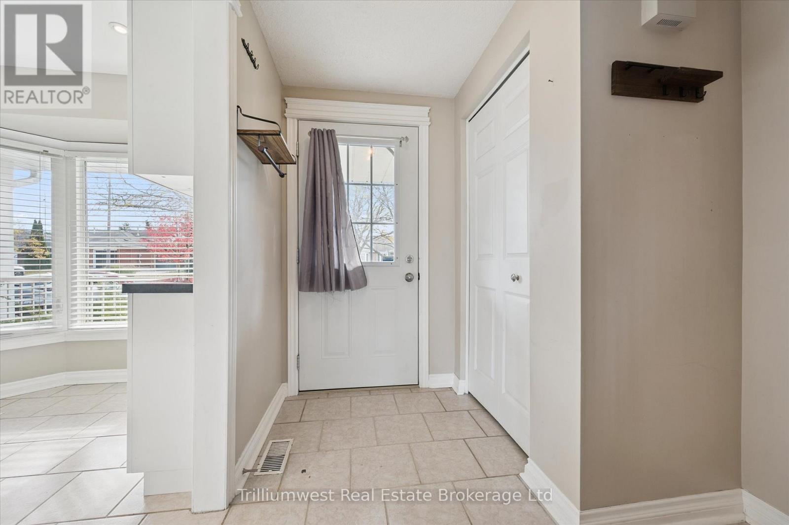 424 Benesfort Court, Kitchener, Ontario  N2N 3B7 - Photo 3 - X12509708