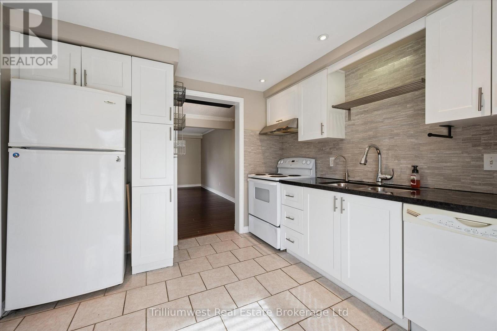 424 Benesfort Court, Kitchener, Ontario  N2N 3B7 - Photo 6 - X12509708