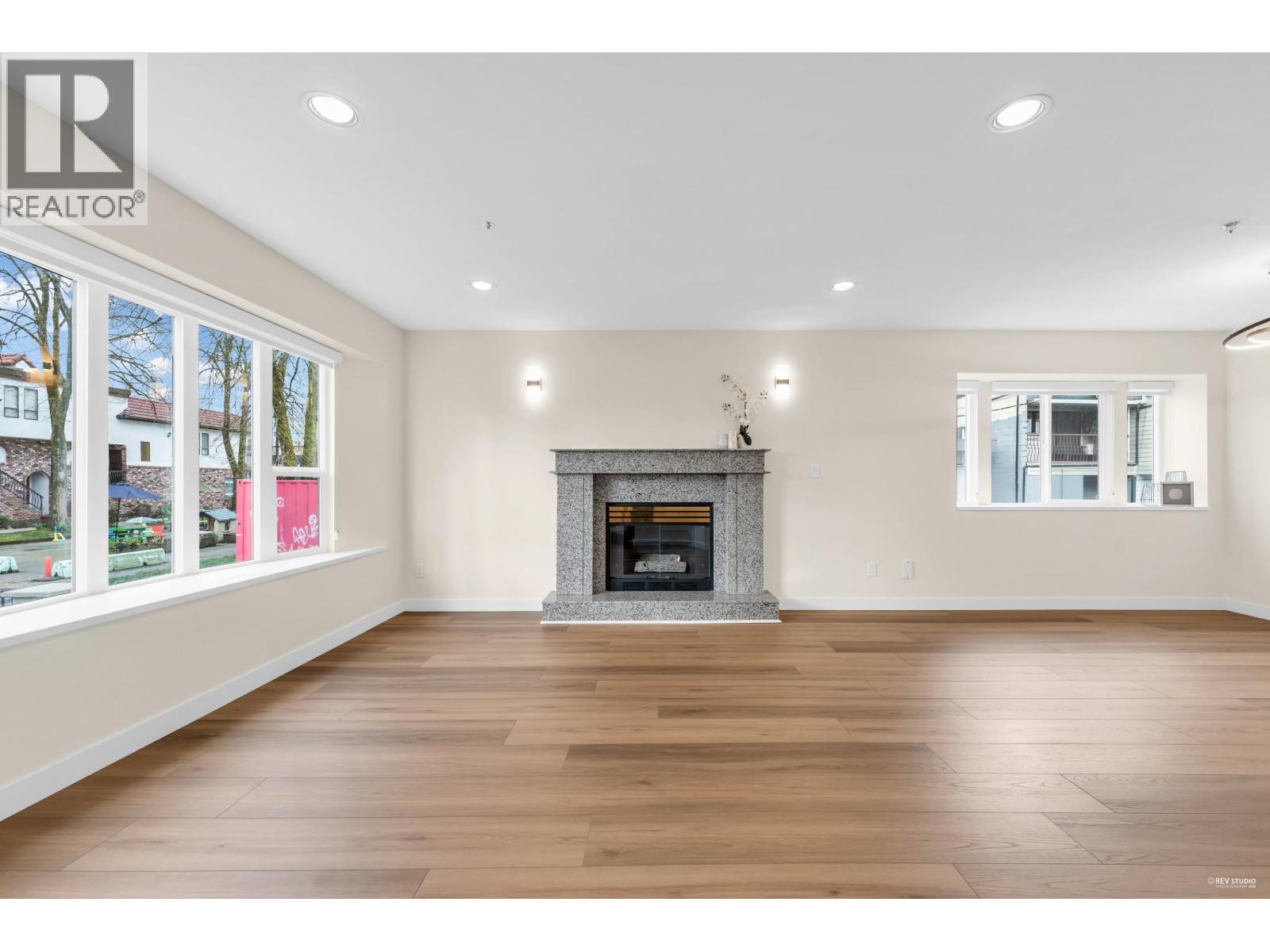 719 E 27th Avenue, Vancouver, British Columbia V5V 2K8 - Photo 2 - R3064655