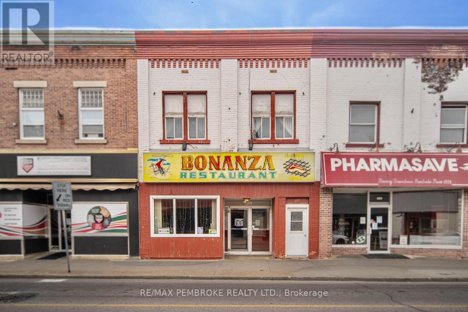 119 Pembroke Street W, Pembroke, Ontario K8A 5M7 - Photo 2 - X12509664