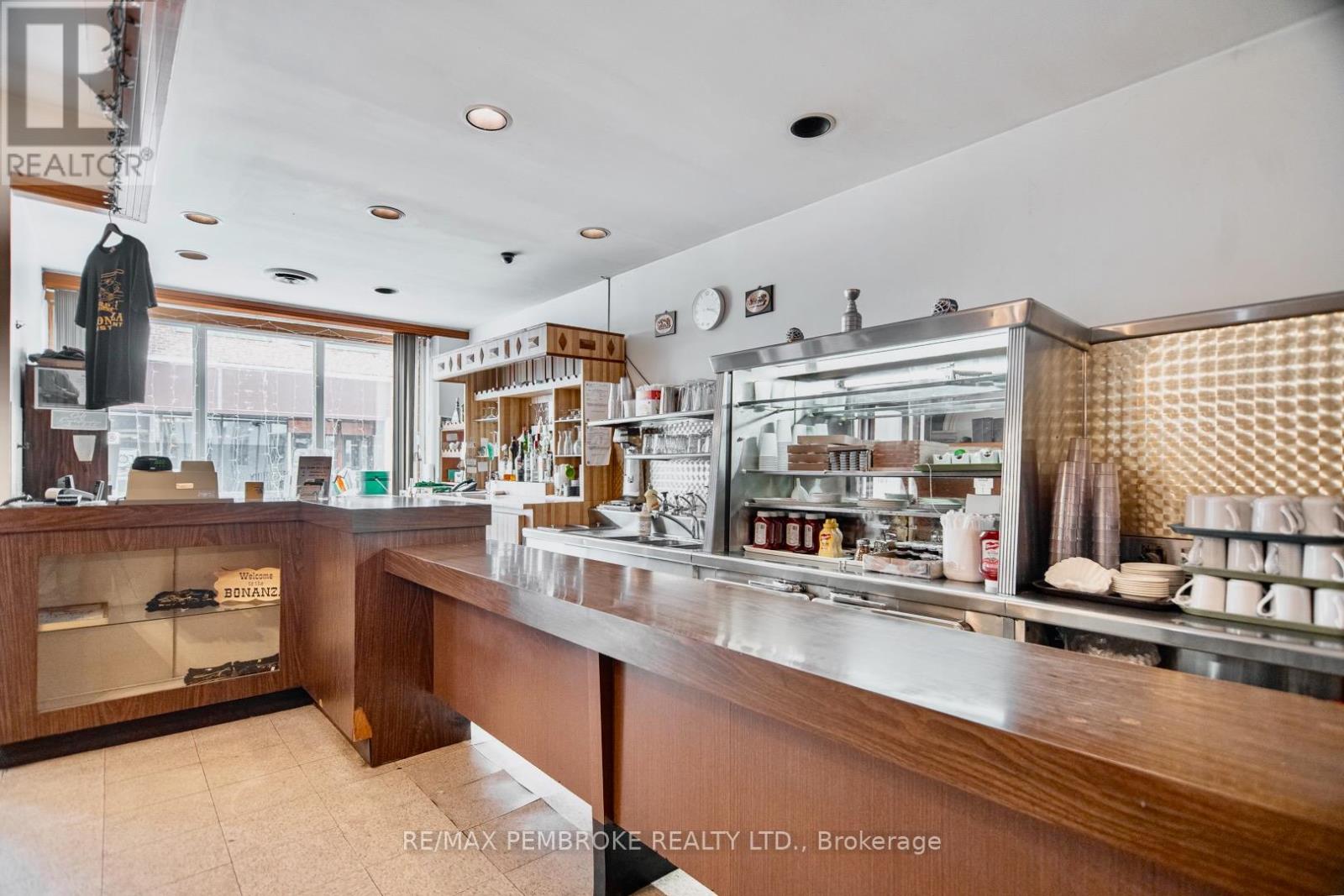 119 Pembroke Street W, Pembroke, Ontario K8A 5M7 - Photo 3 - X12509664