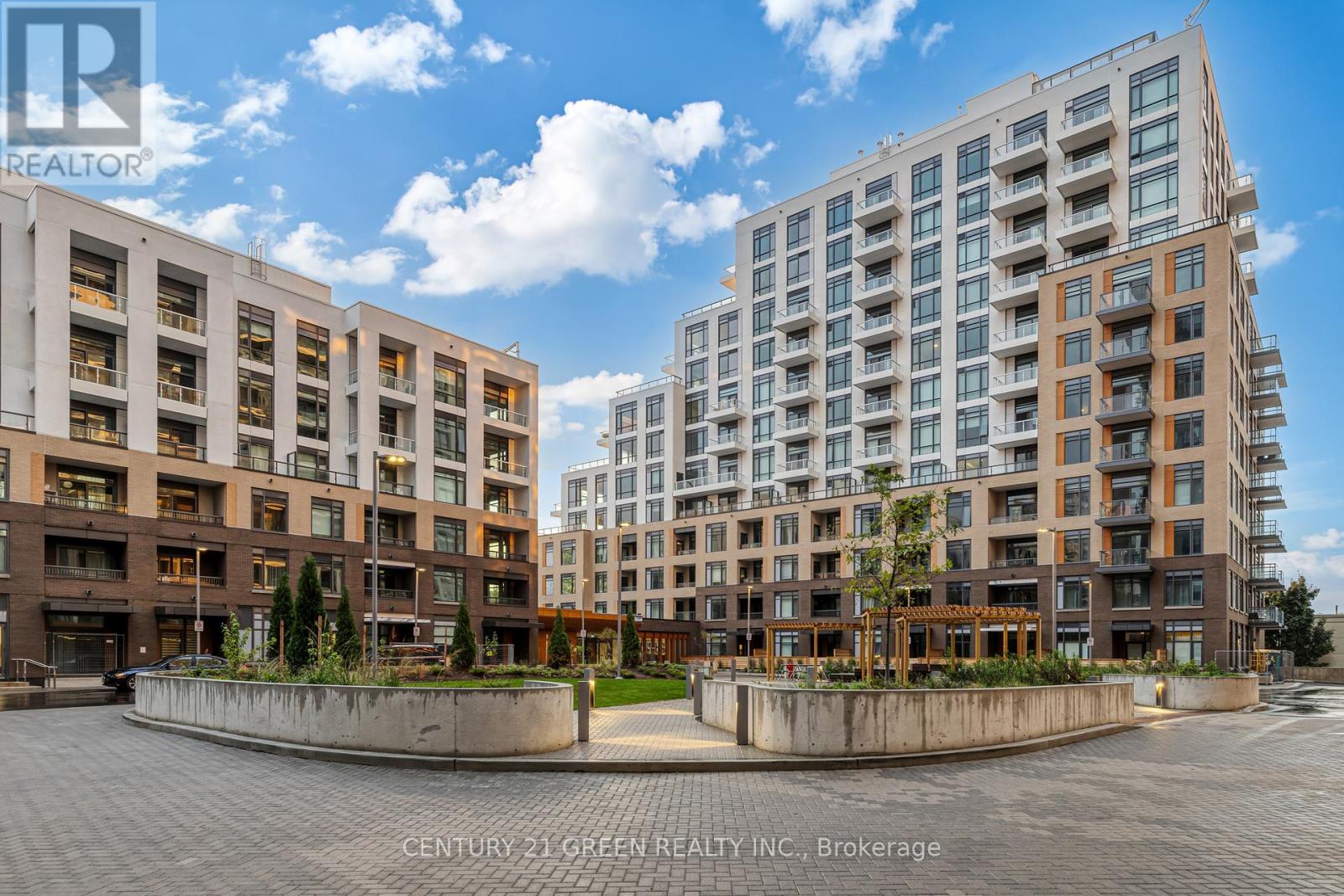 8 BEVERLEY GLEN BOULEVARD, Vaughan, Ontario