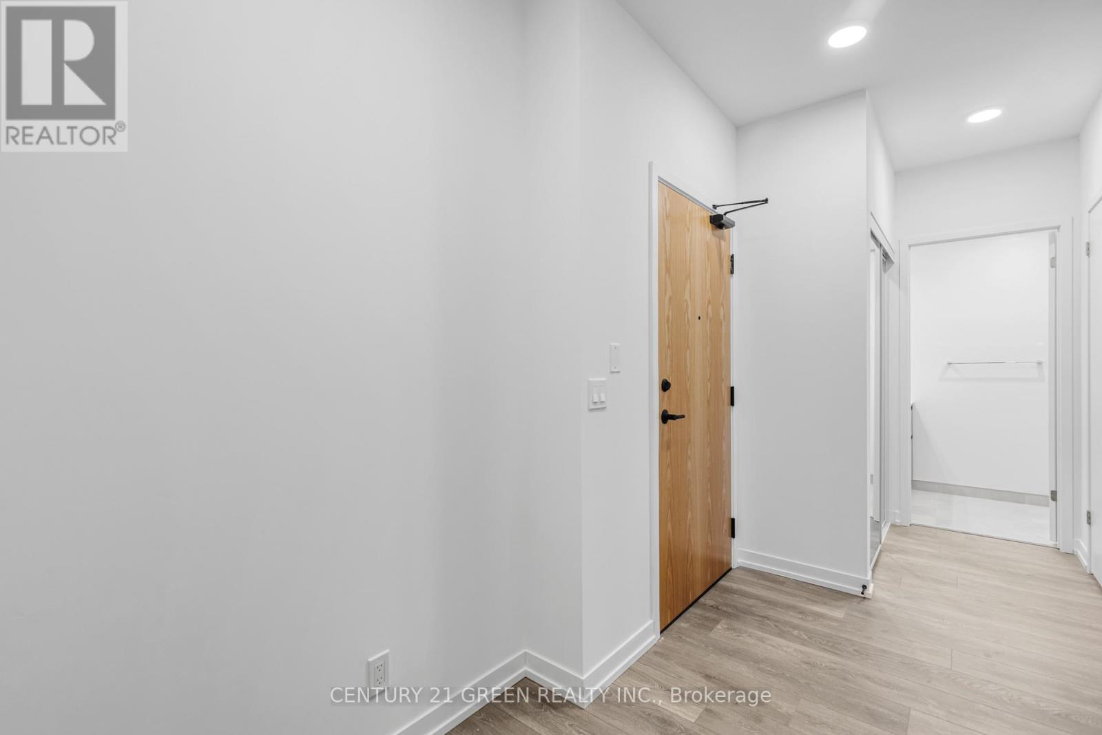 8 Beverley Glen Boulevard, Vaughan, Ontario  L4J 0L5 - Photo 11 - N12509480