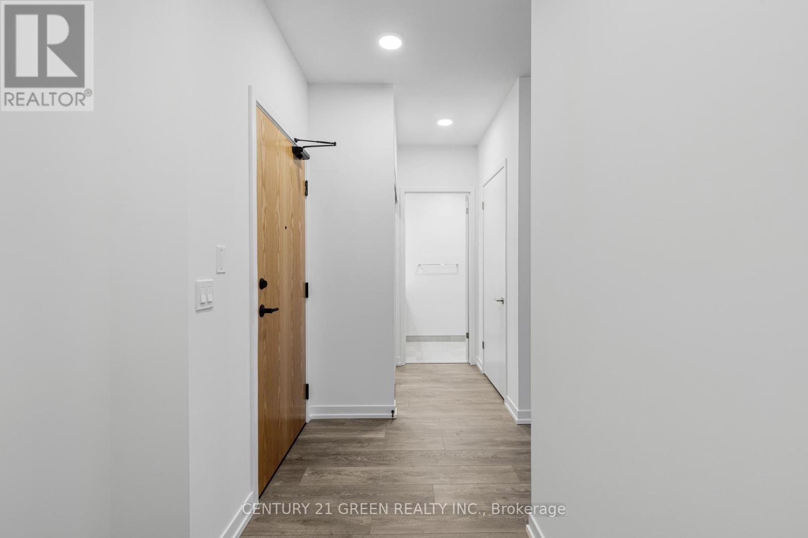 8 Beverley Glen Boulevard, Vaughan, Ontario  L4J 0L5 - Photo 12 - N12509480