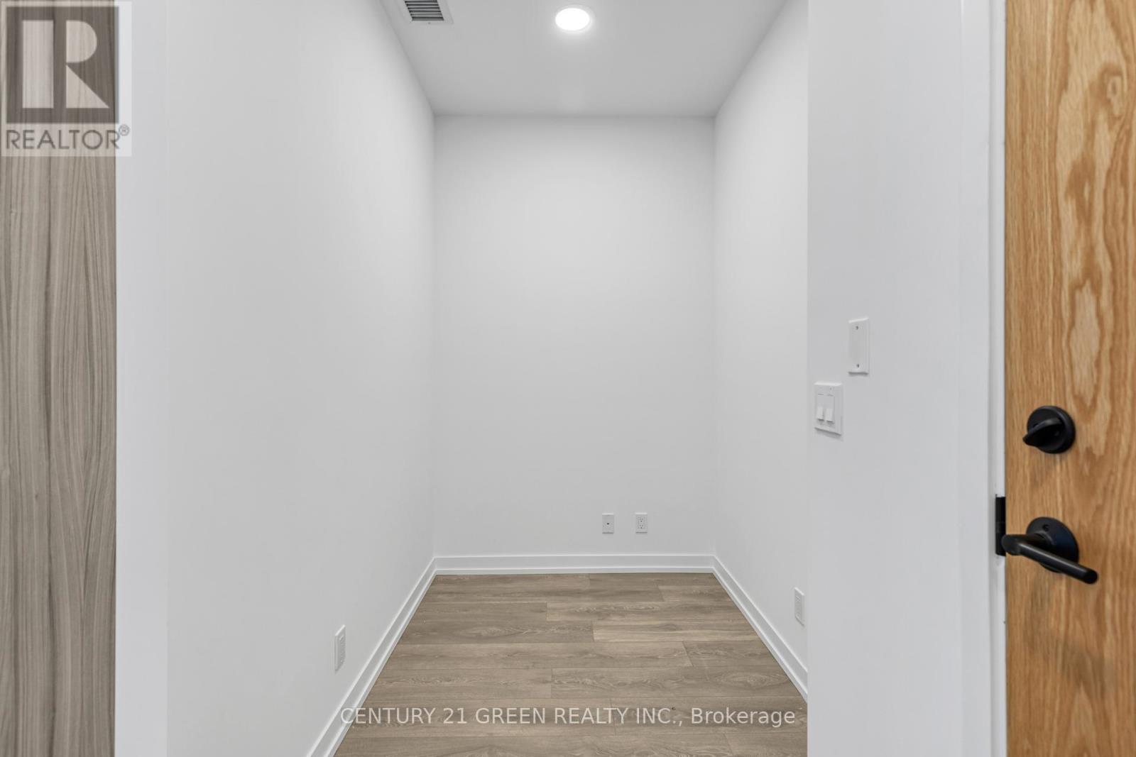 8 Beverley Glen Boulevard, Vaughan, Ontario  L4J 0L5 - Photo 14 - N12509480