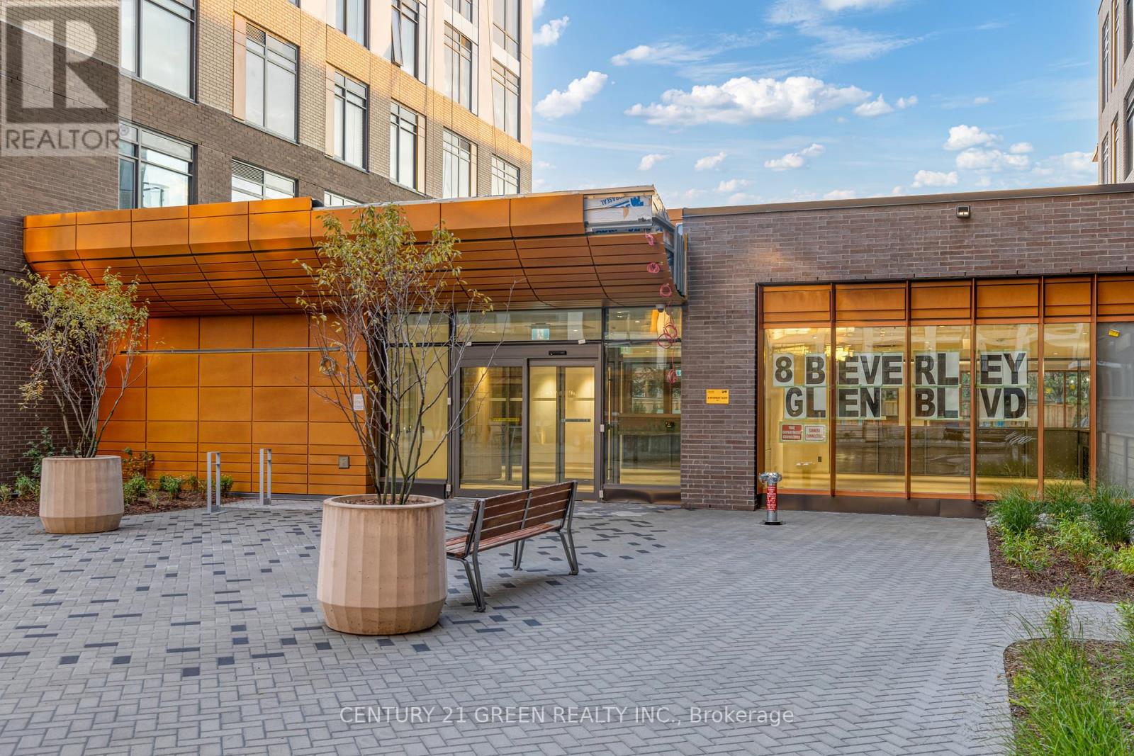 8 Beverley Glen Boulevard, Vaughan, Ontario  L4J 0L5 - Photo 3 - N12509480