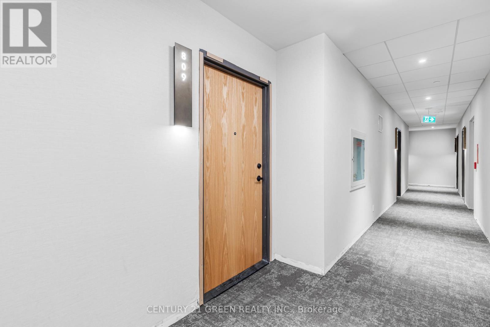 8 Beverley Glen Boulevard, Vaughan, Ontario  L4J 0L5 - Photo 7 - N12509480