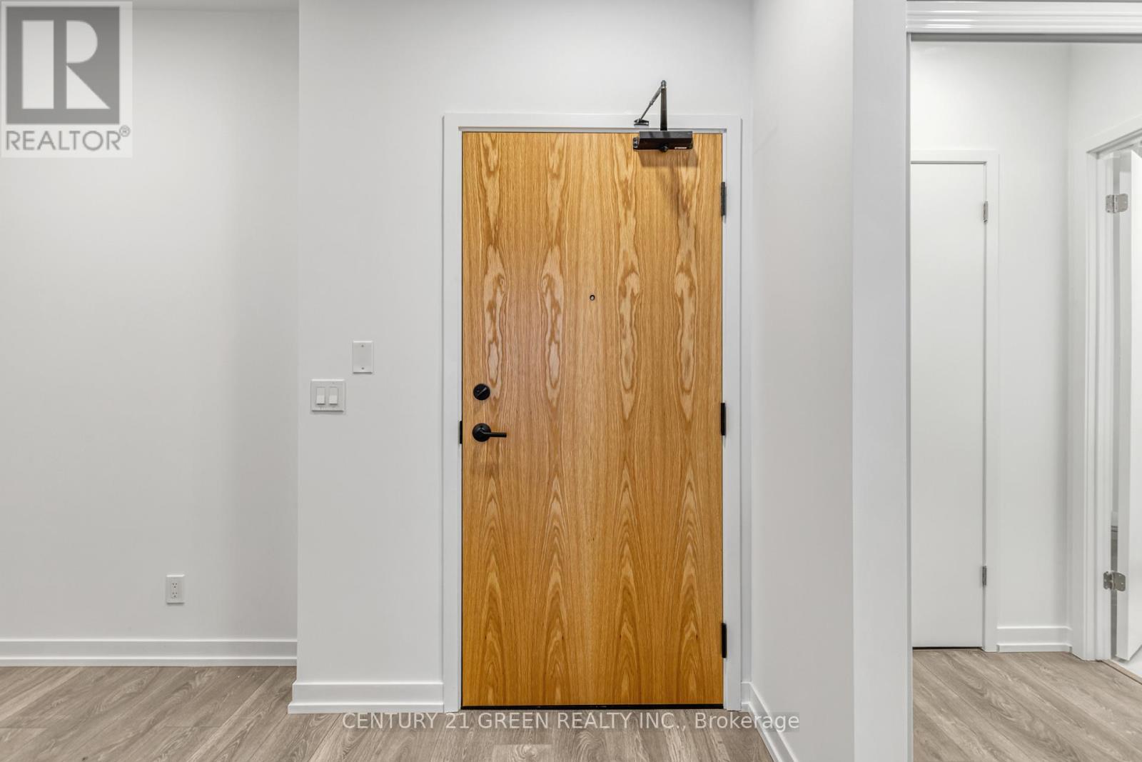 8 Beverley Glen Boulevard, Vaughan, Ontario  L4J 0L5 - Photo 8 - N12509480