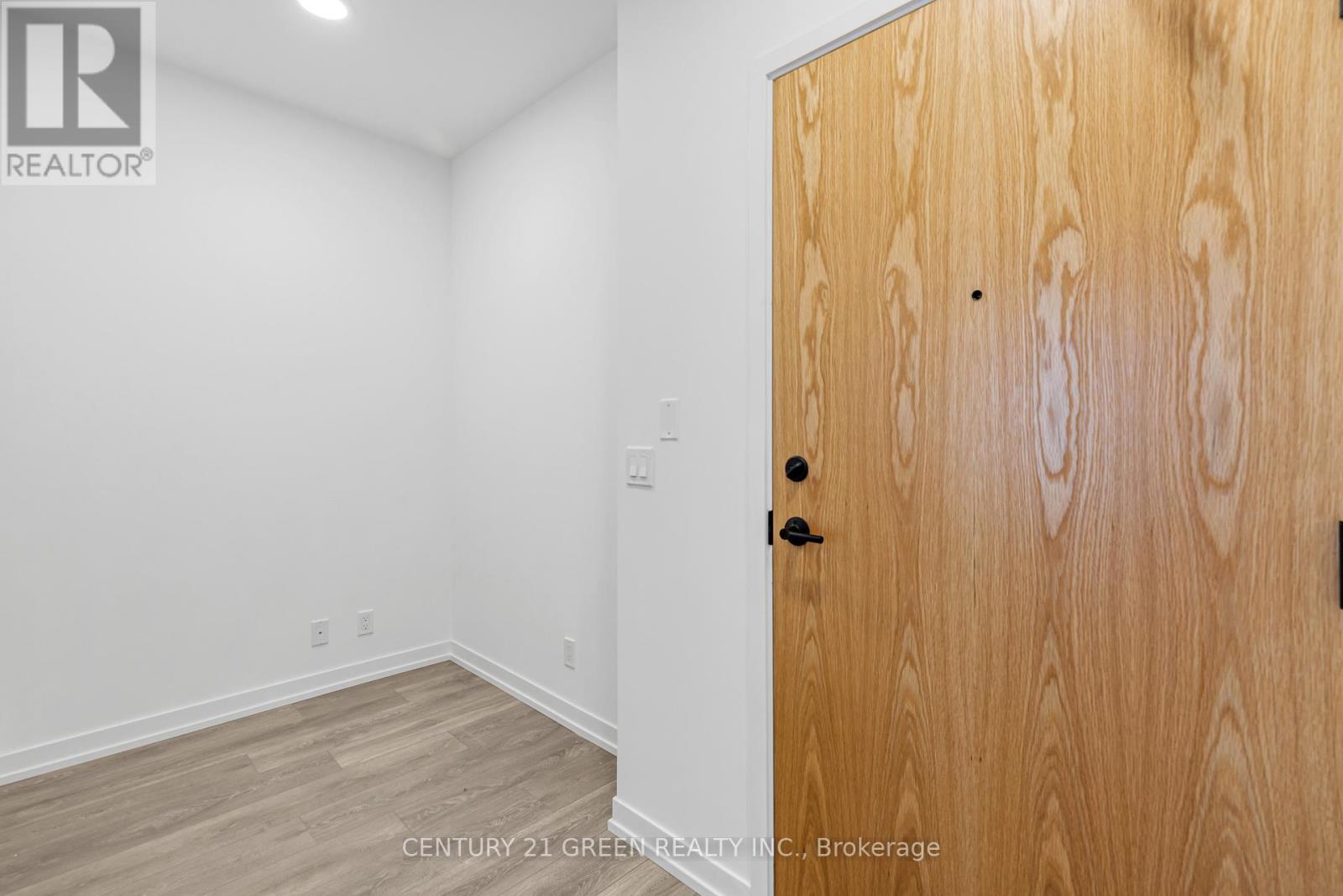 8 Beverley Glen Boulevard, Vaughan, Ontario  L4J 0L5 - Photo 9 - N12509480