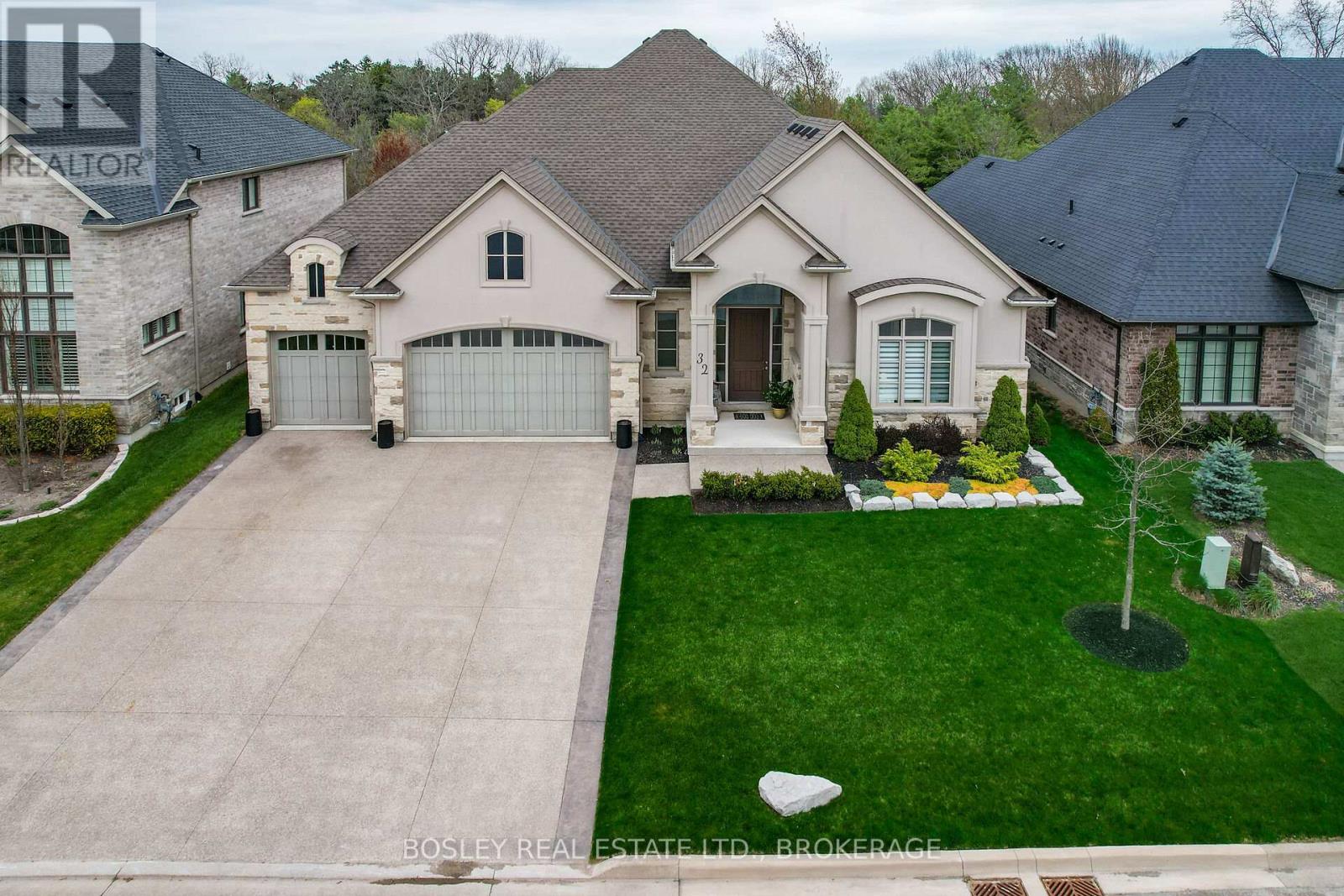 32 Philmori Boulevard, Pelham, Ontario  L0S 1E5 - Photo 1 - X12509714