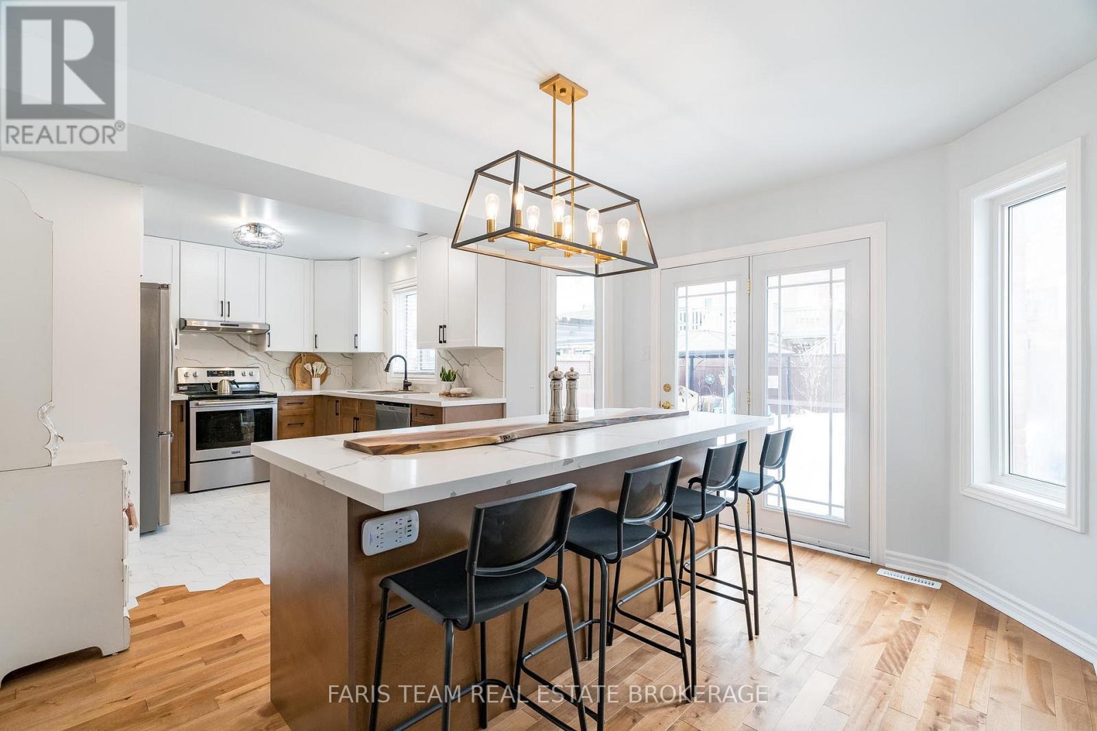 43 Dunnett Drive, Barrie (Ardagh), Ontario  L4N 0J7 - Photo 3 - S12509438