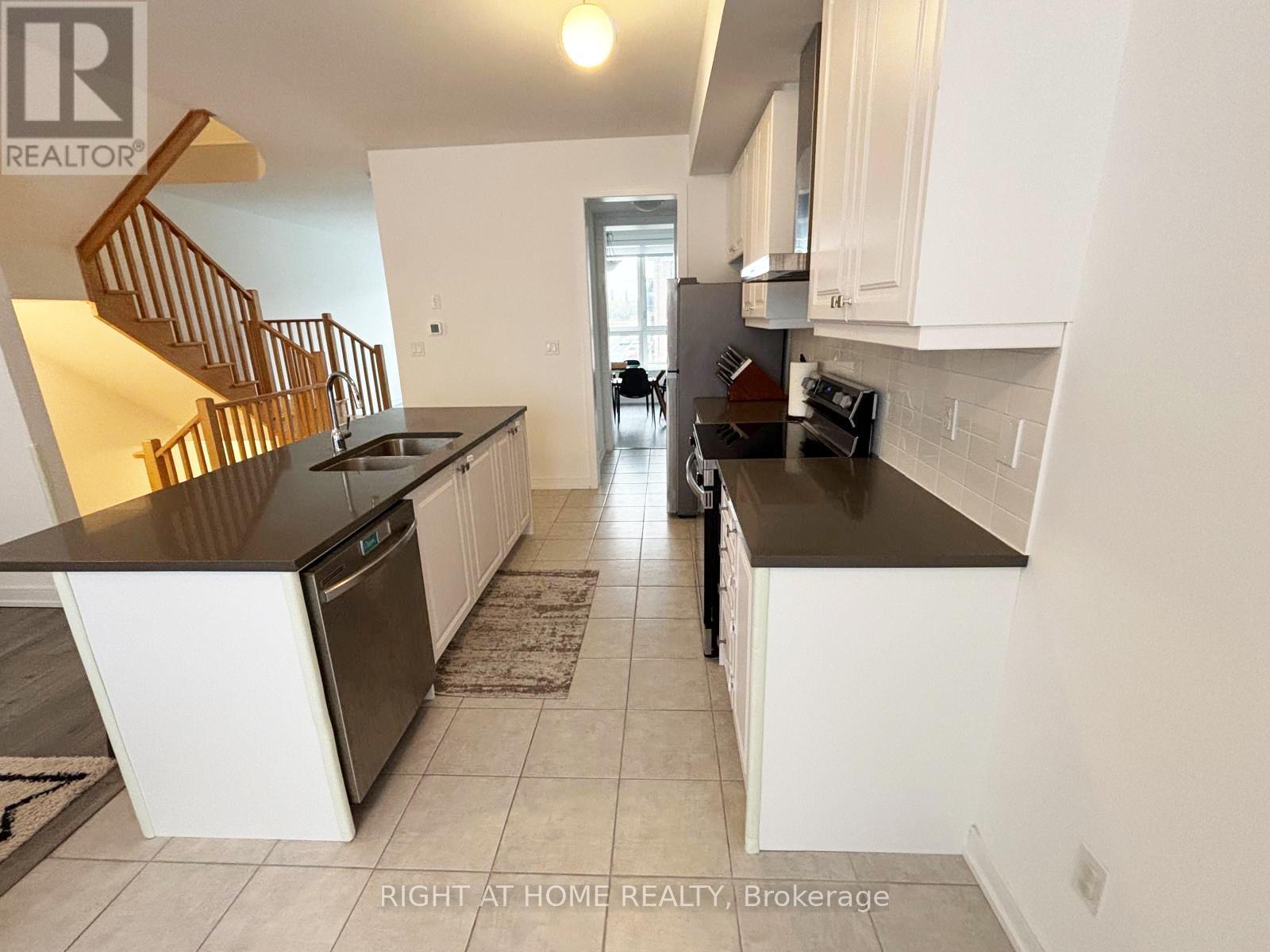 74 Blue Forest Crescent, Barrie (Innis-Shore), Ontario  L9J 0N4 - Photo 4 - S12509450