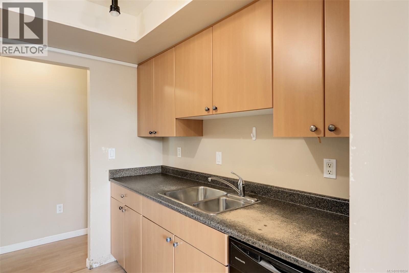 307 1012 Collinson St, Victoria, British Columbia  V8V 3C1 - Photo 13 - 1018824