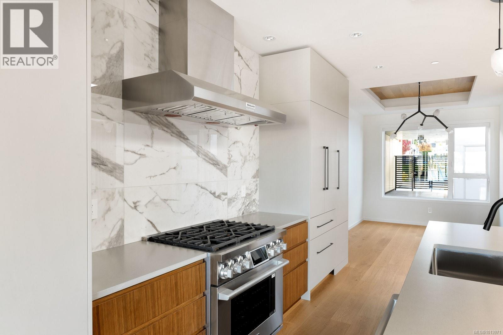 201 2270 Harbour Rd, Sidney, British Columbia  V8L 2P6 - Photo 4 - 1013971