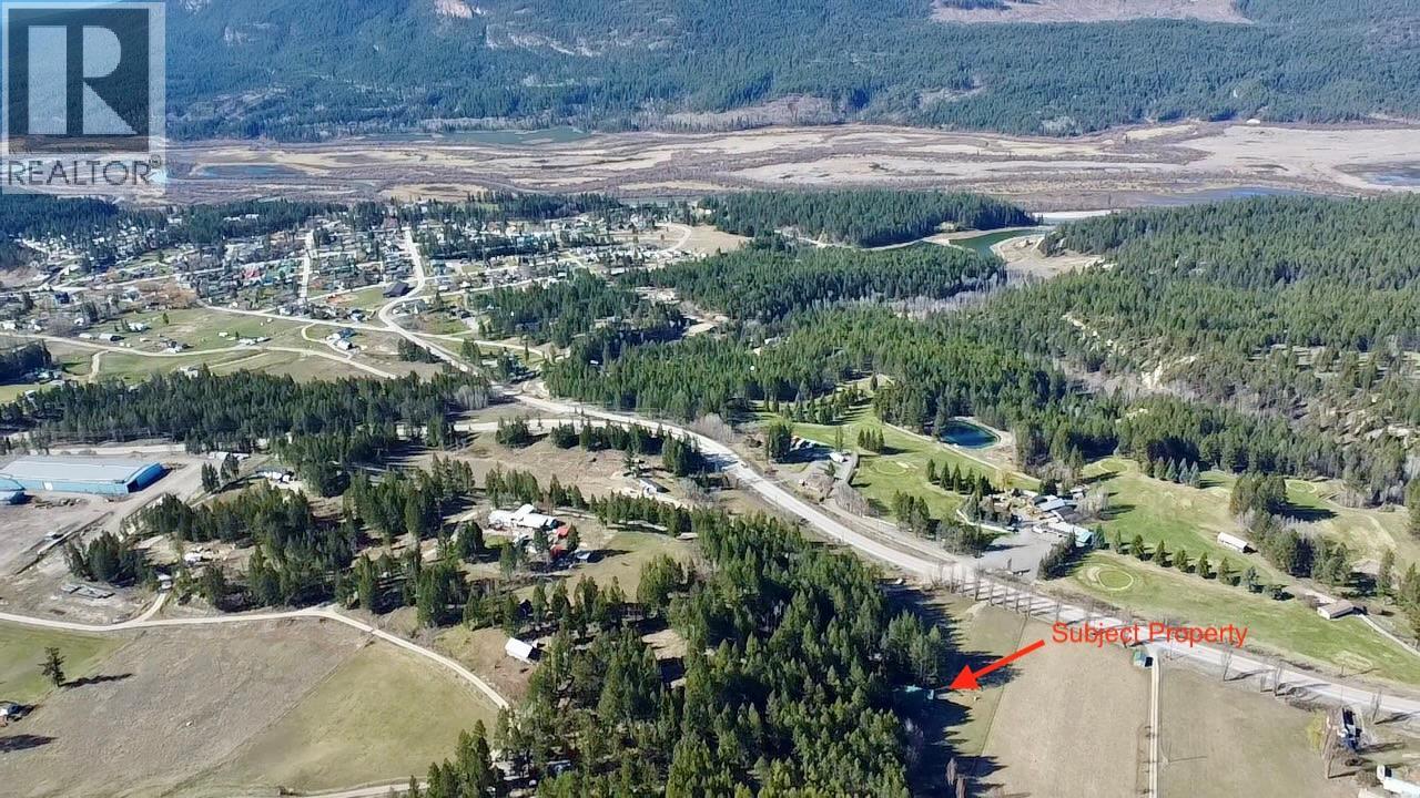 5586 Highway 95, Edgewater, British Columbia V0A 1E0 - Photo 2 - 10344206