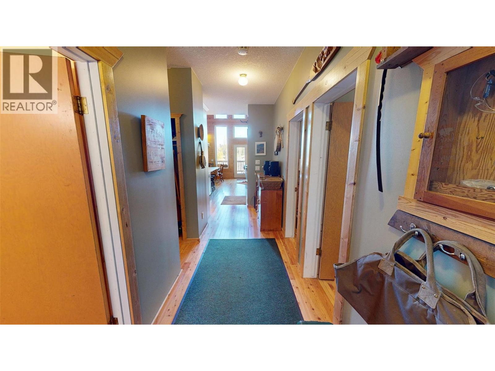 5586 Highway 95, Edgewater, British Columbia V0A 1E0 - Photo 13 - 10344206