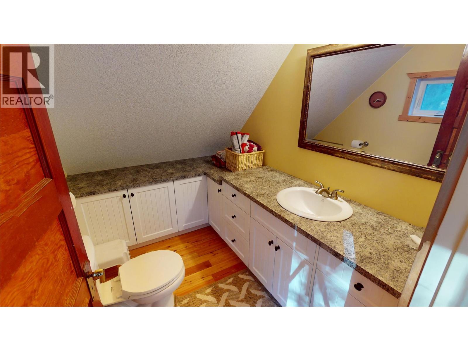 5586 Highway 95, Edgewater, British Columbia V0A 1E0 - Photo 19 - 10344206