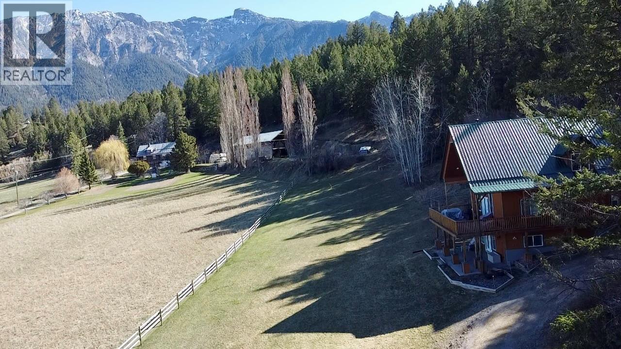 5586 Highway 95, Edgewater, British Columbia V0A 1E0 - Photo 31 - 10344206