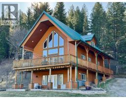 5586 Highway 95, edgewater, British Columbia