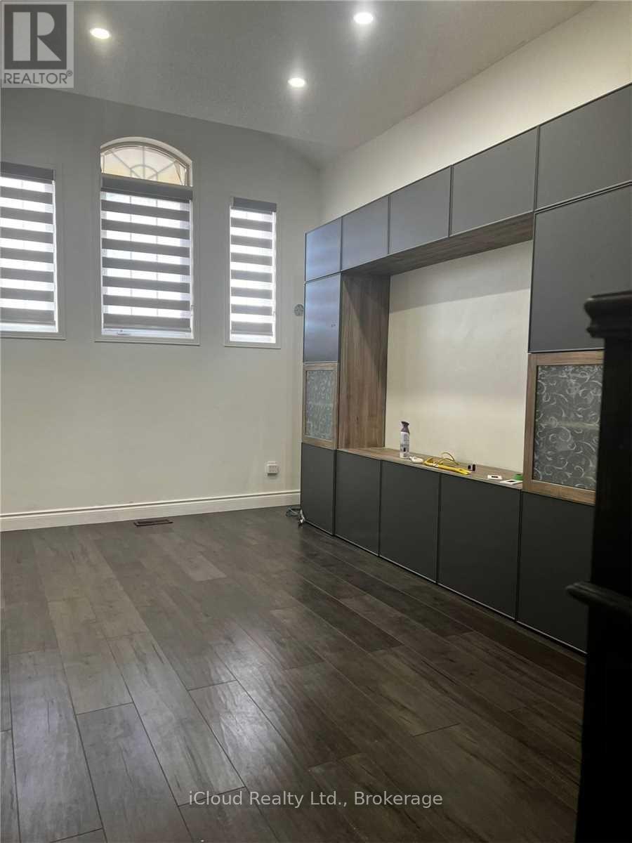 7626 Black Walnut Trail, Mississauga, Ontario  L5N 8A7 - Photo 12 - W12509446