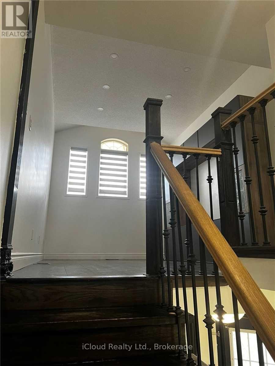 7626 Black Walnut Trail, Mississauga, Ontario  L5N 8A7 - Photo 18 - W12509446