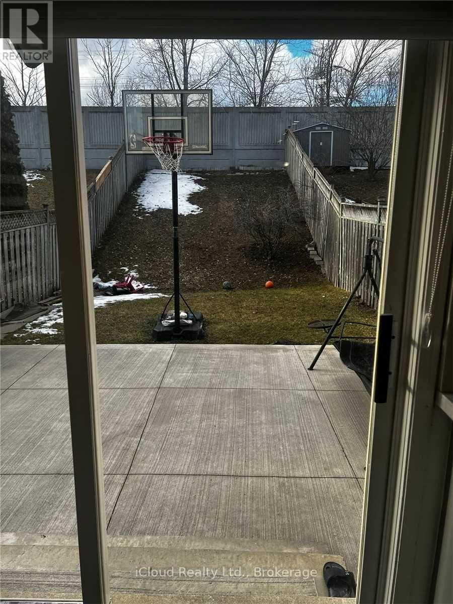 7626 Black Walnut Trail, Mississauga, Ontario  L5N 8A7 - Photo 22 - W12509446