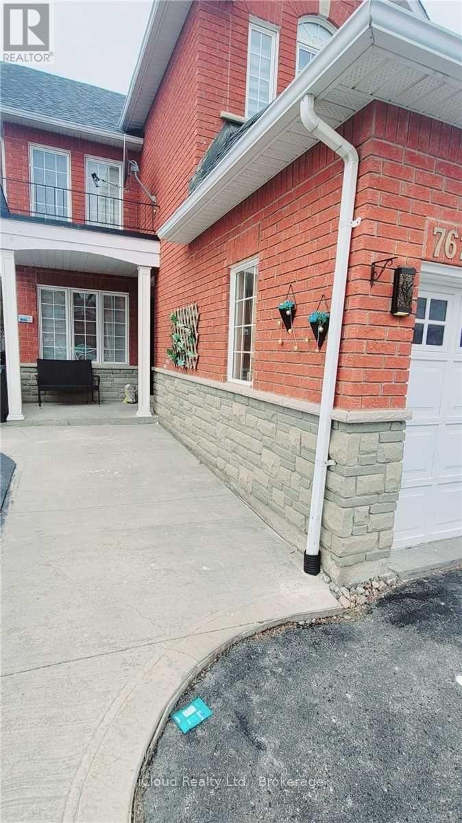 7626 Black Walnut Trail, Mississauga, Ontario  L5N 8A7 - Photo 4 - W12509446