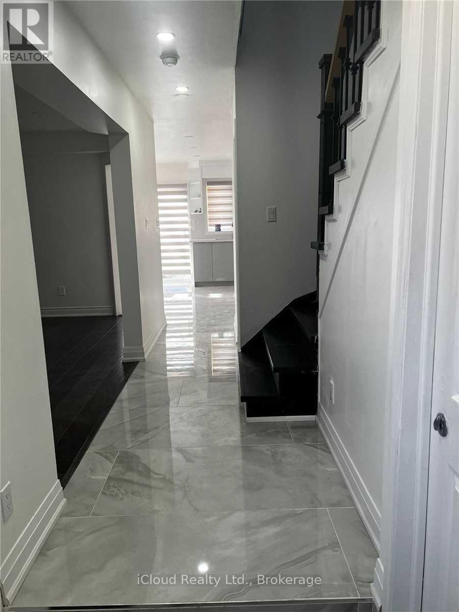 7626 Black Walnut Trail, Mississauga, Ontario  L5N 8A7 - Photo 7 - W12509446