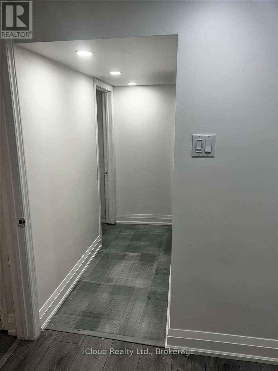 7626 Black Walnut Trail, Mississauga, Ontario  L5N 8A7 - Photo 8 - W12509446