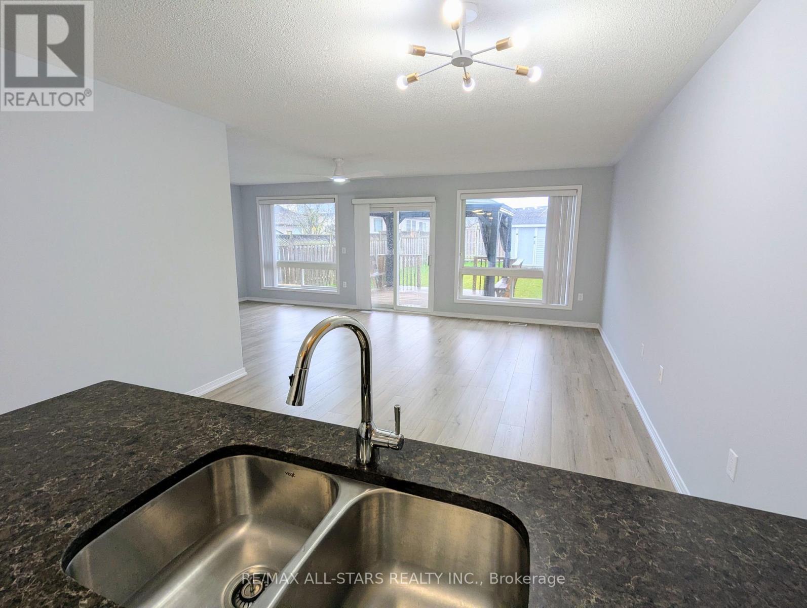 507 Clancy Crescent, Peterborough (Otonabee Ward 1), Ontario  K9K 2S1 - Photo 7 - X12508790