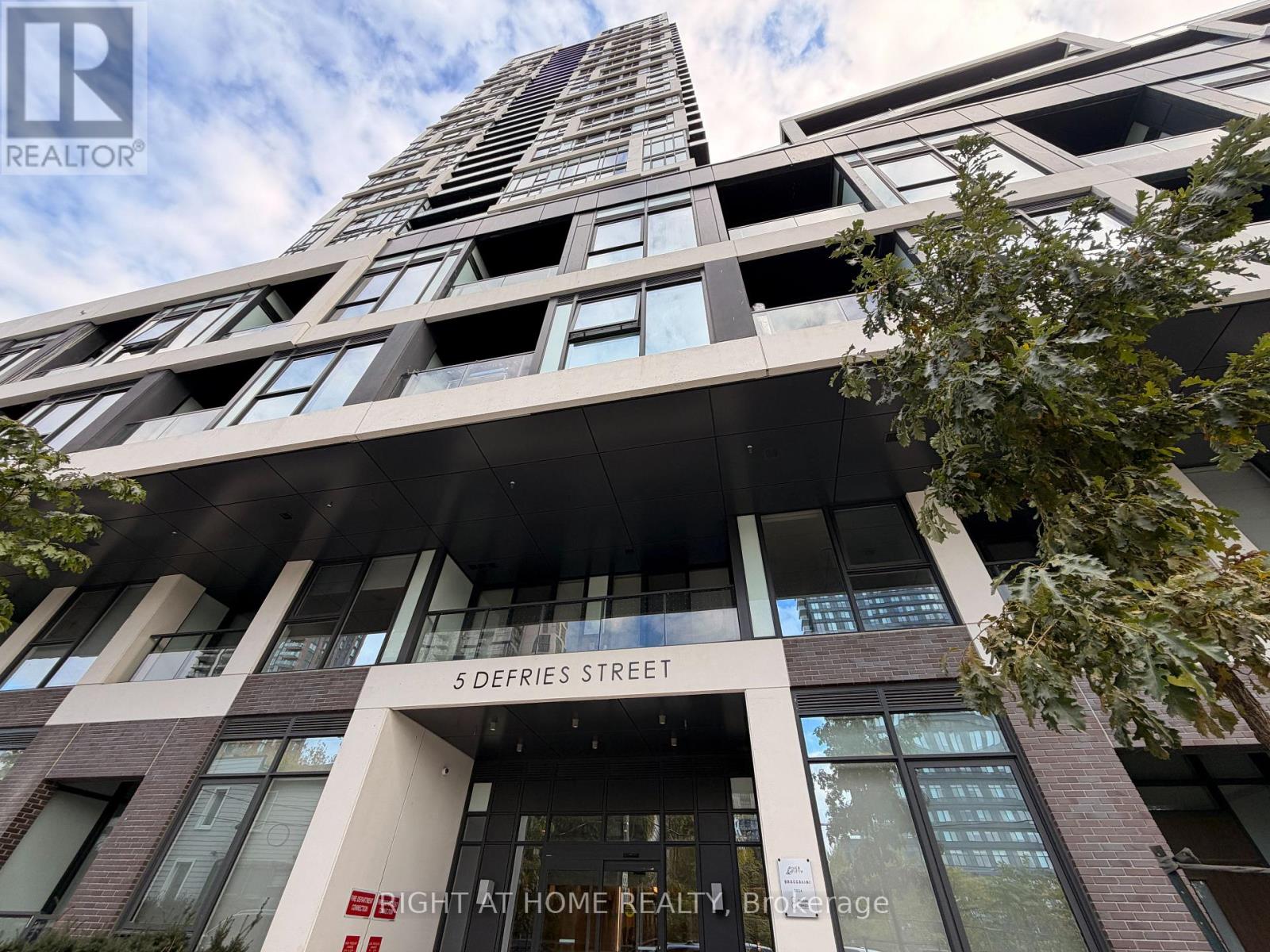 1801 - 5 DEFRIES STREET, Toronto, Ontario