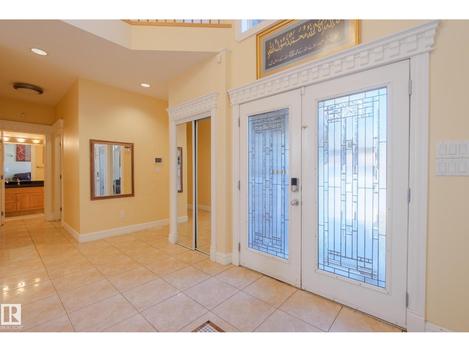 Property at 6819 18 AV SW image 2