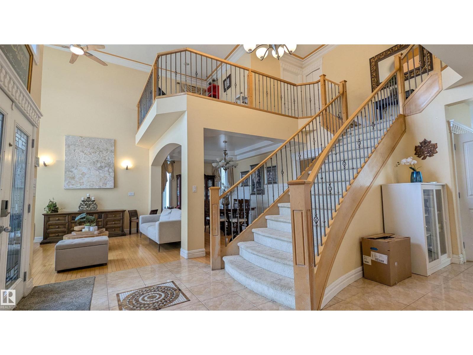 Property at 6819 18 AV SW image 3