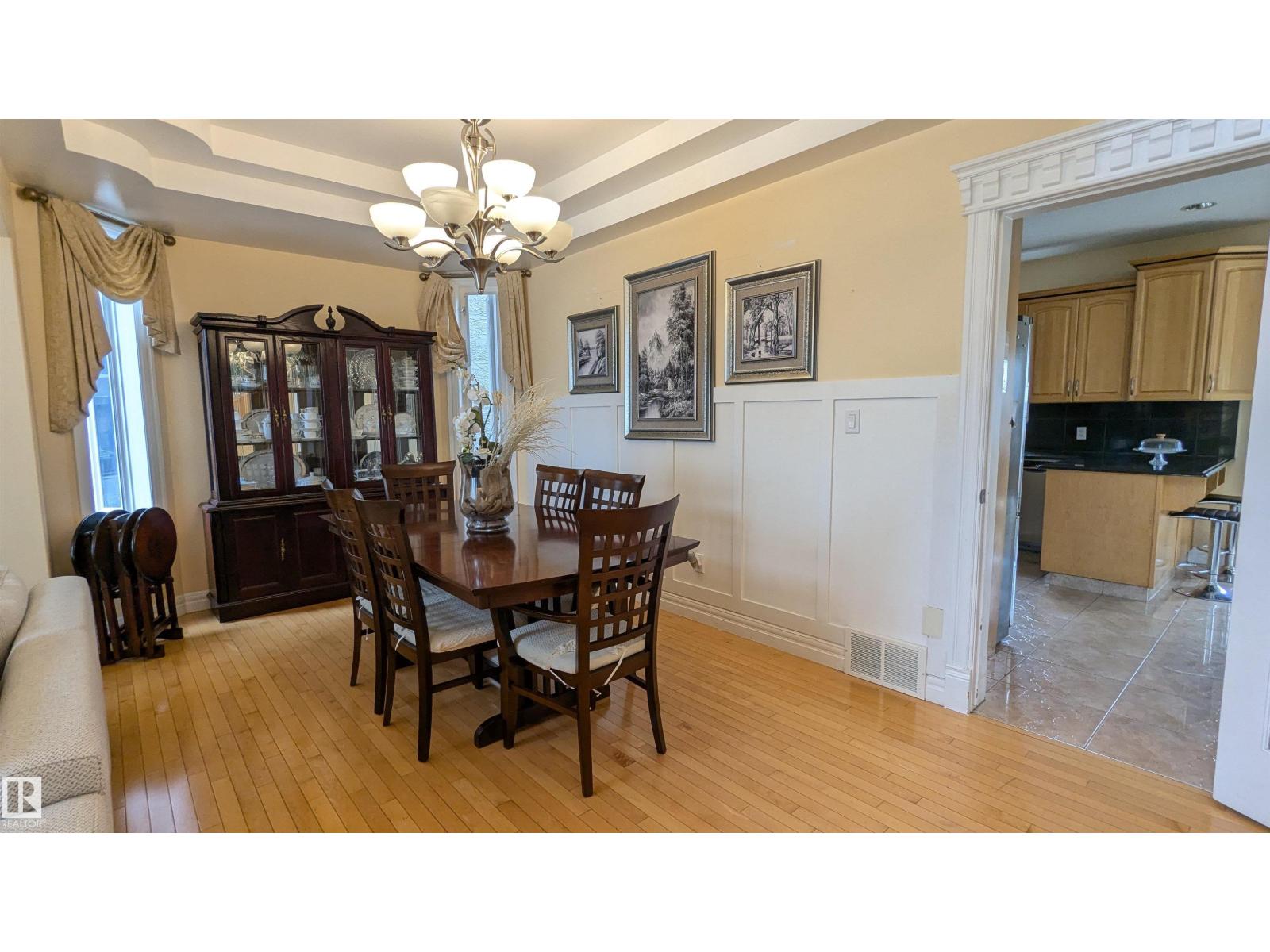 Property at 6819 18 AV SW image 5