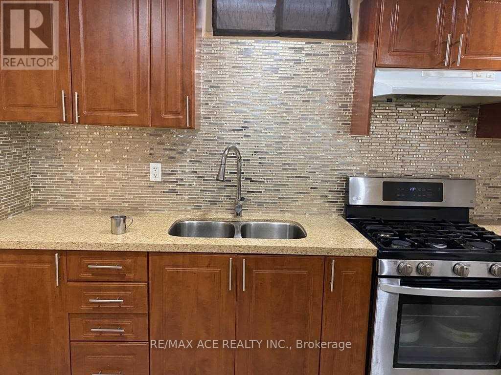 1521 Dusty Drive, Pickering, Ontario  L1X 0C8 - Photo 2 - E12509718