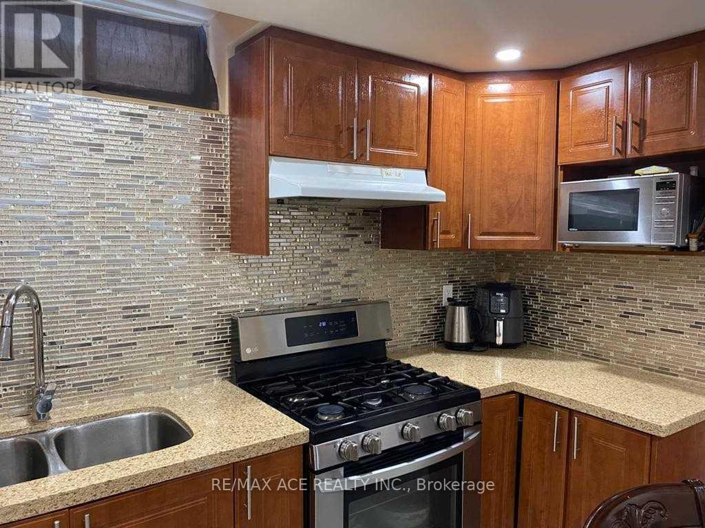 1521 Dusty Drive, Pickering, Ontario  L1X 0C8 - Photo 3 - E12509718