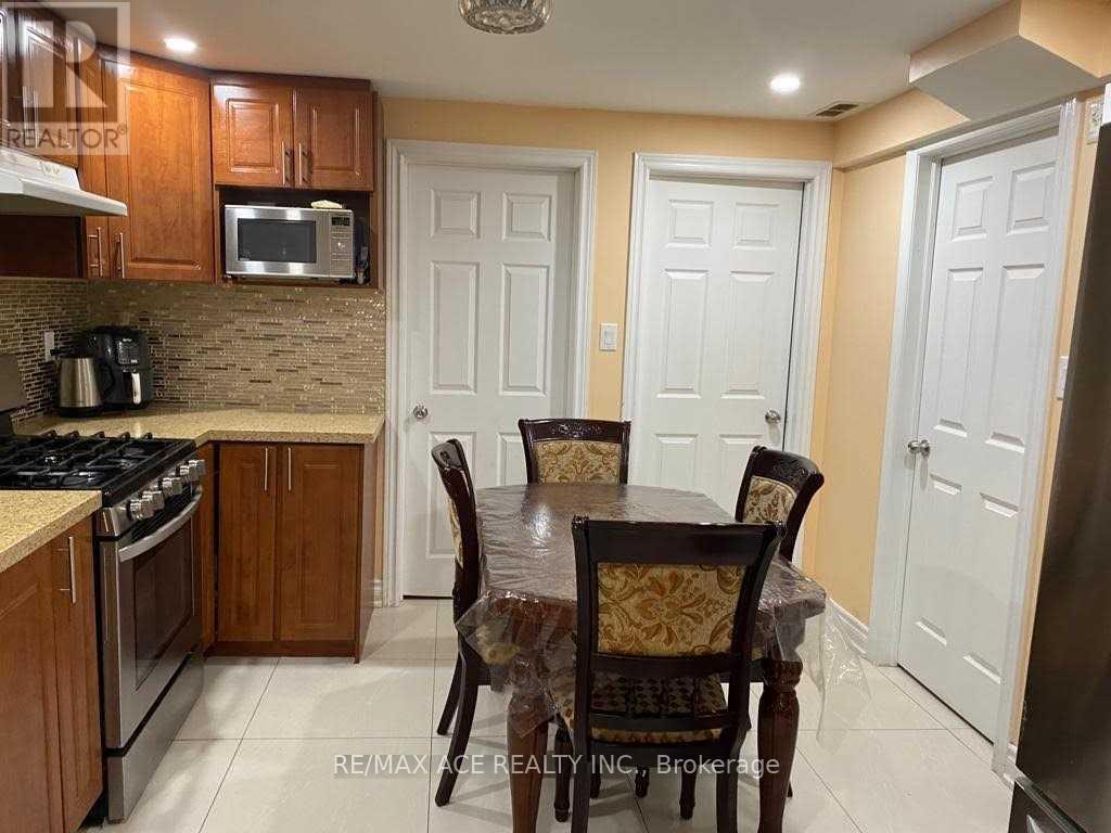 1521 Dusty Drive, Pickering, Ontario  L1X 0C8 - Photo 4 - E12509718