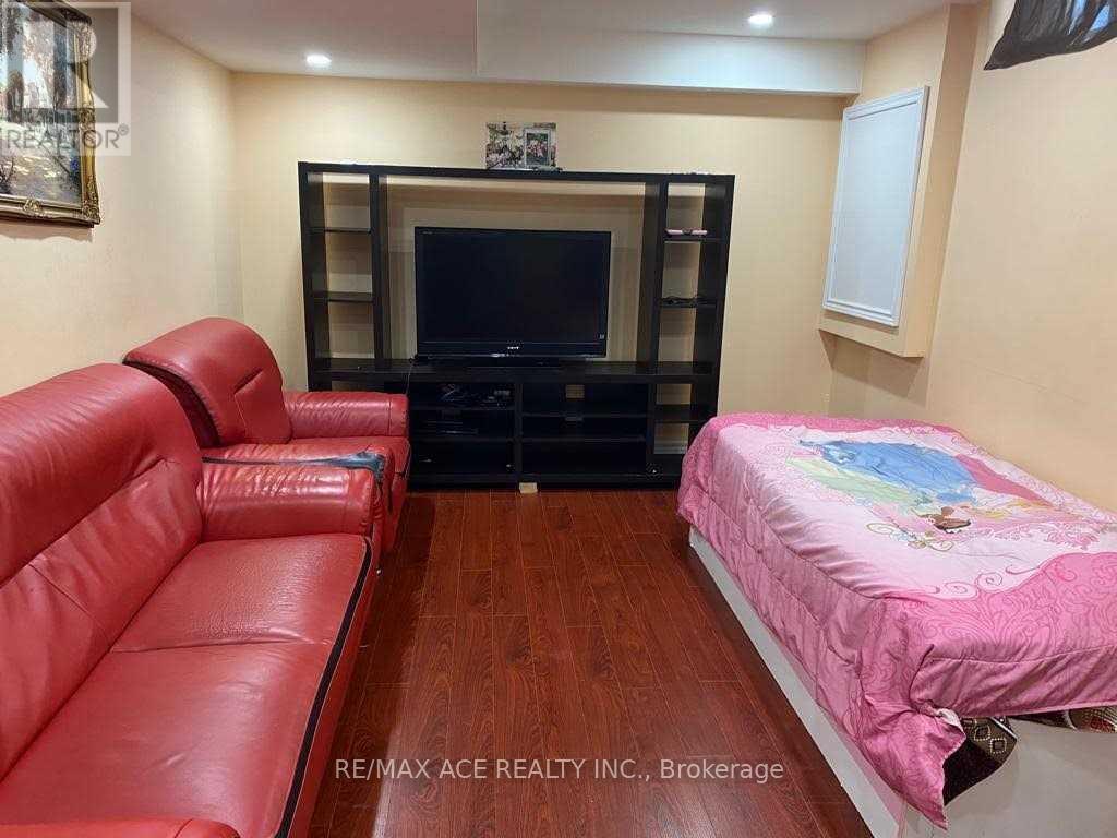 1521 Dusty Drive, Pickering, Ontario  L1X 0C8 - Photo 6 - E12509718