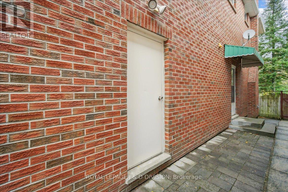 108 Glen Albert Drive, Toronto, Ontario  M4B 1J2 - Photo 32 - E12508174