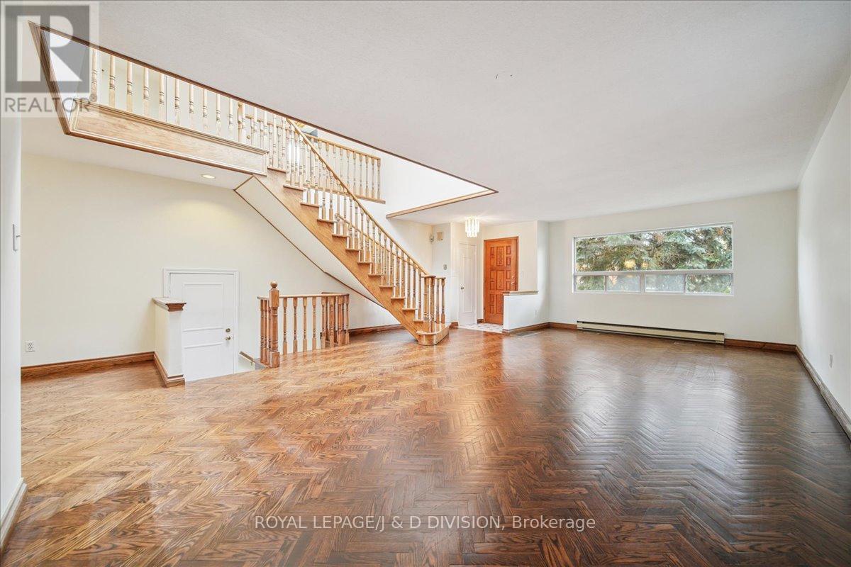 108 Glen Albert Drive, Toronto, Ontario  M4B 1J2 - Photo 6 - E12508174