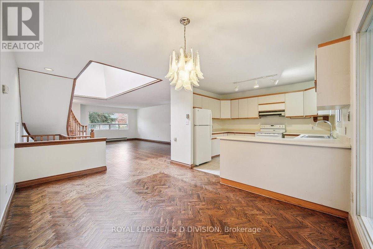 108 Glen Albert Drive, Toronto, Ontario  M4B 1J2 - Photo 8 - E12508174