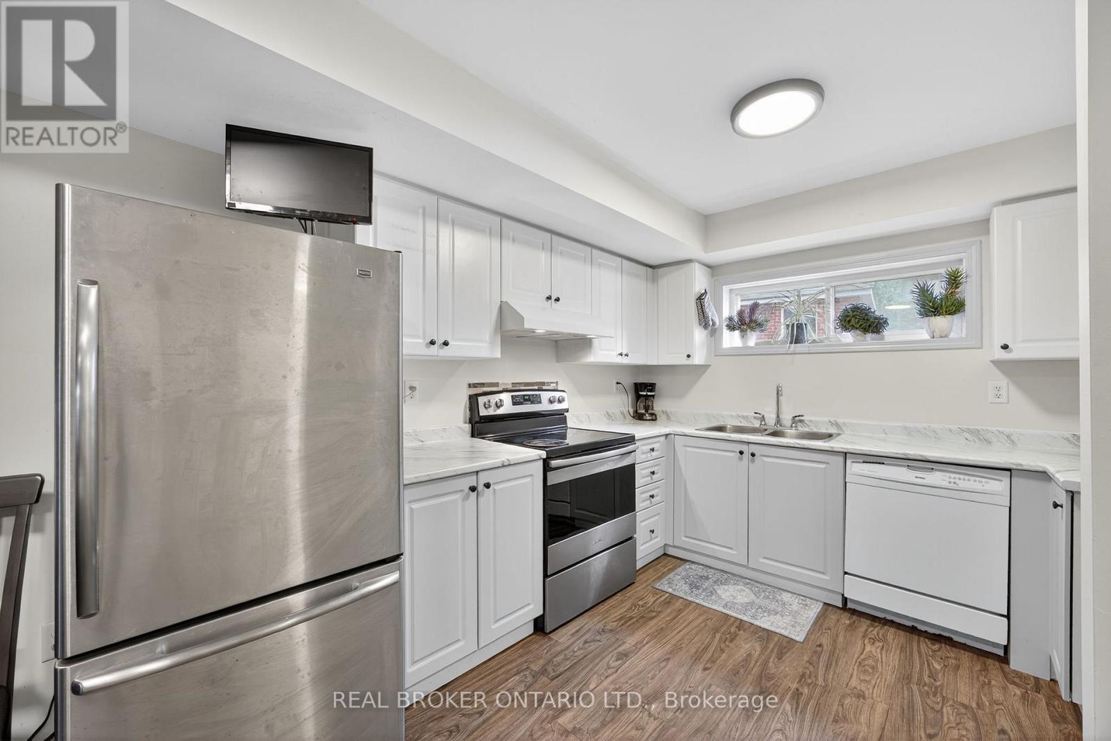 1 - 237 Ferndale Drive S, Barrie, Ontario  L4N 0T6 - Photo 5 - S12341520