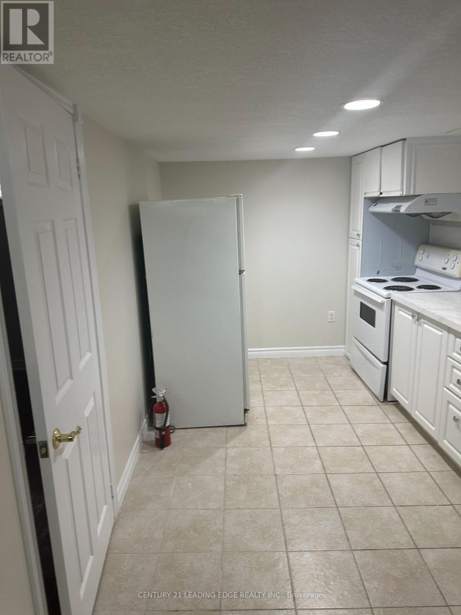 38 Watson Drive, Barrie, Ontario  L4M 6W8 - Photo 6 - S12503968