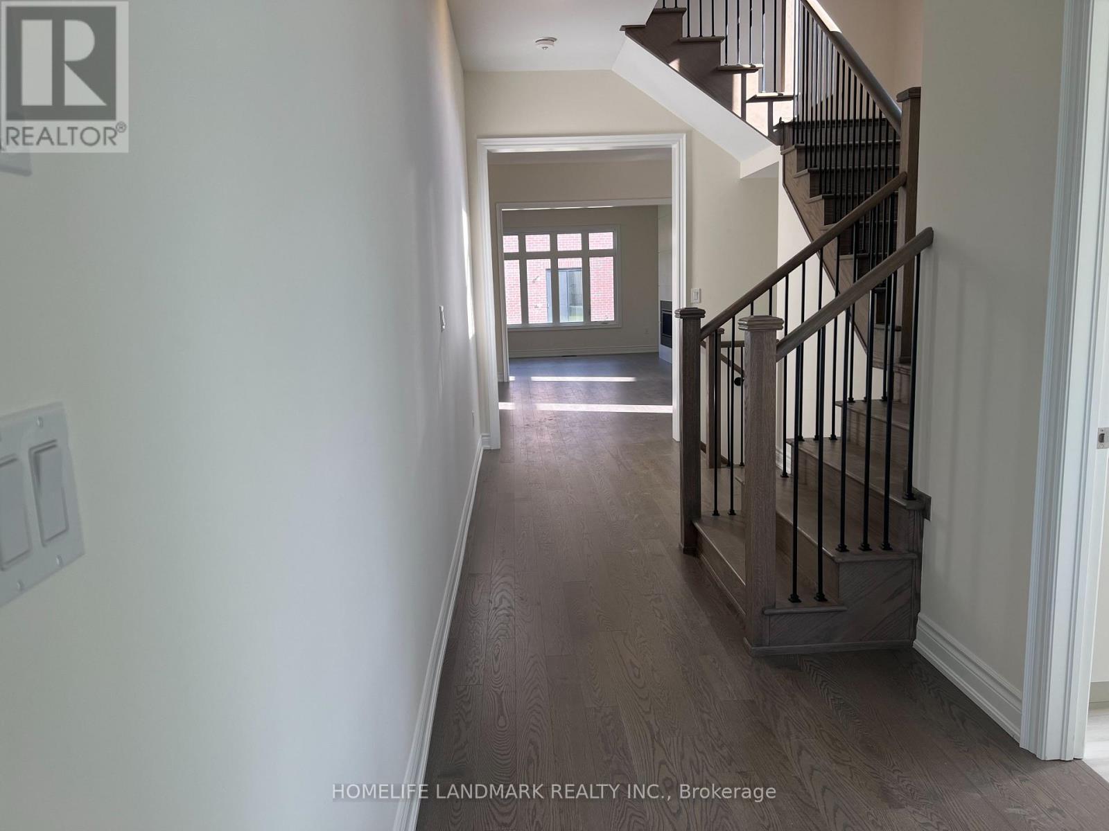 221 Leslie Richard Street, Markham, Ontario  L6C 3N8 - Photo 3 - N12509526