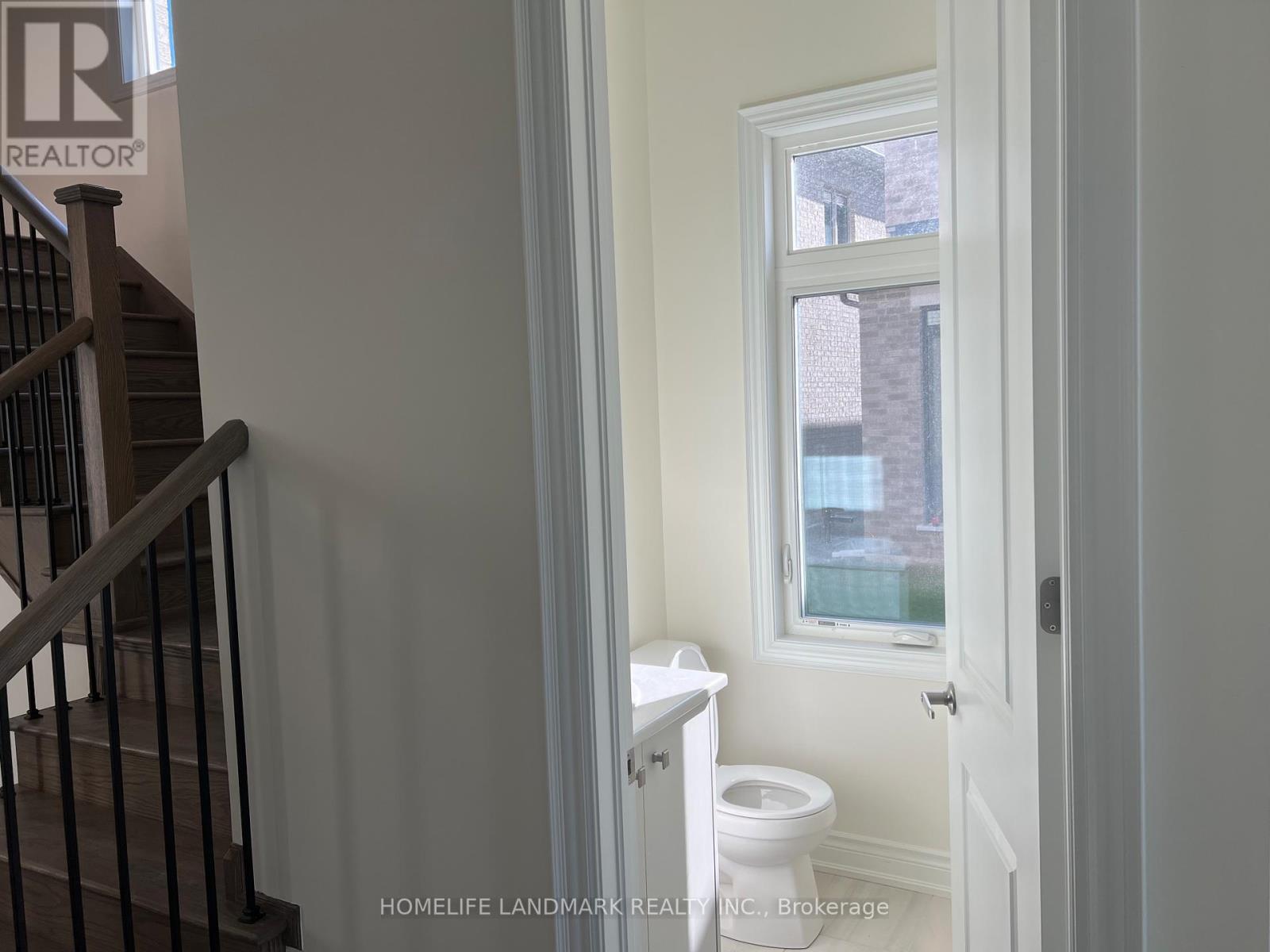 221 Leslie Richard Street, Markham, Ontario  L6C 3N8 - Photo 4 - N12509526